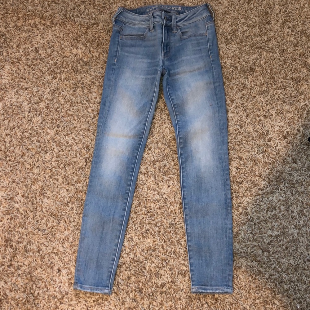 AMERICAN EAGLE JEANS